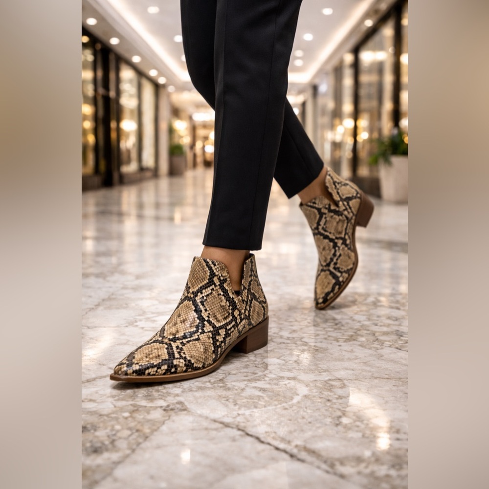 Steve Madden Snake Print Ankle Booties Women’s 7.5 Western Chelsea Boot